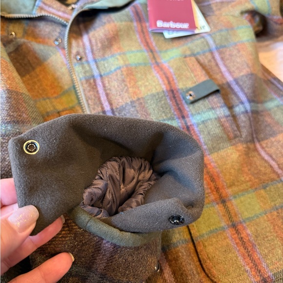 Barbour Tweed Hunting Jacket.  NWT !!! - Picture 16 of 16